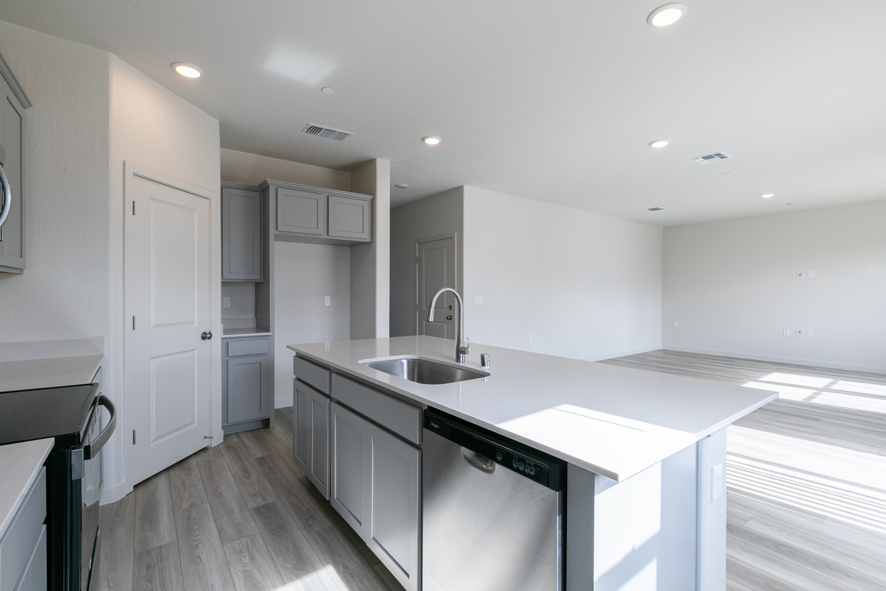 A kitchen with white cabinets.