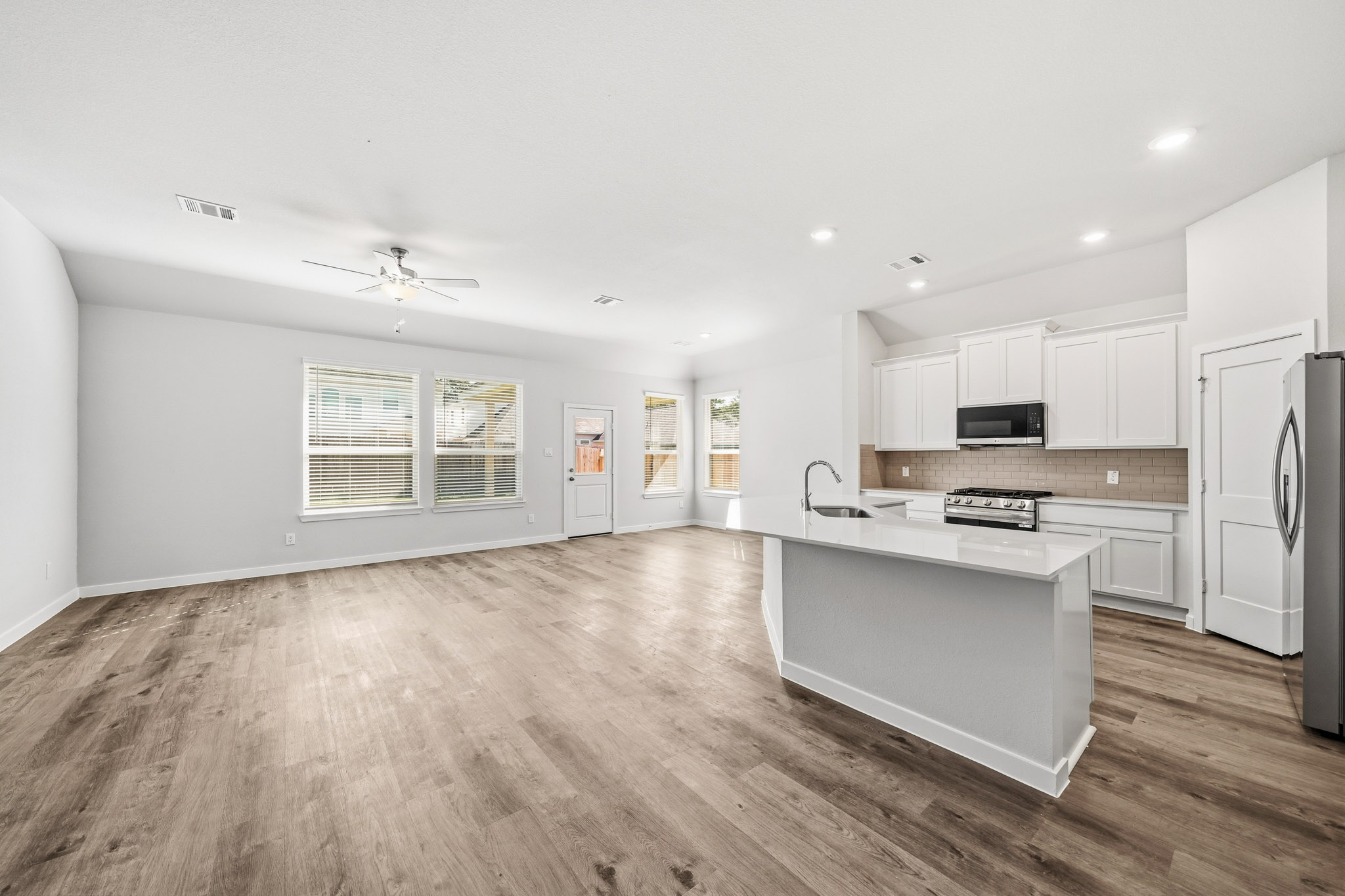 A kitchen with white cabinets.