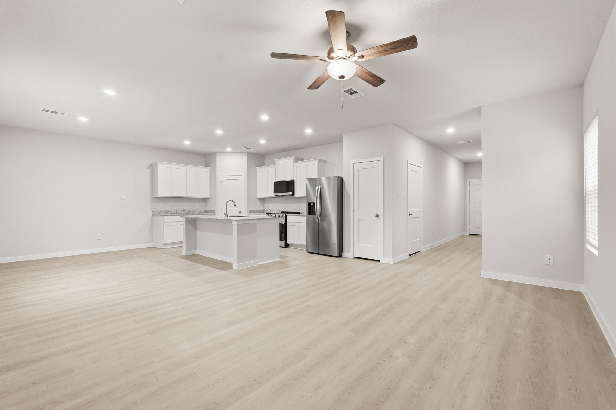 A kitchen with white cabinets.