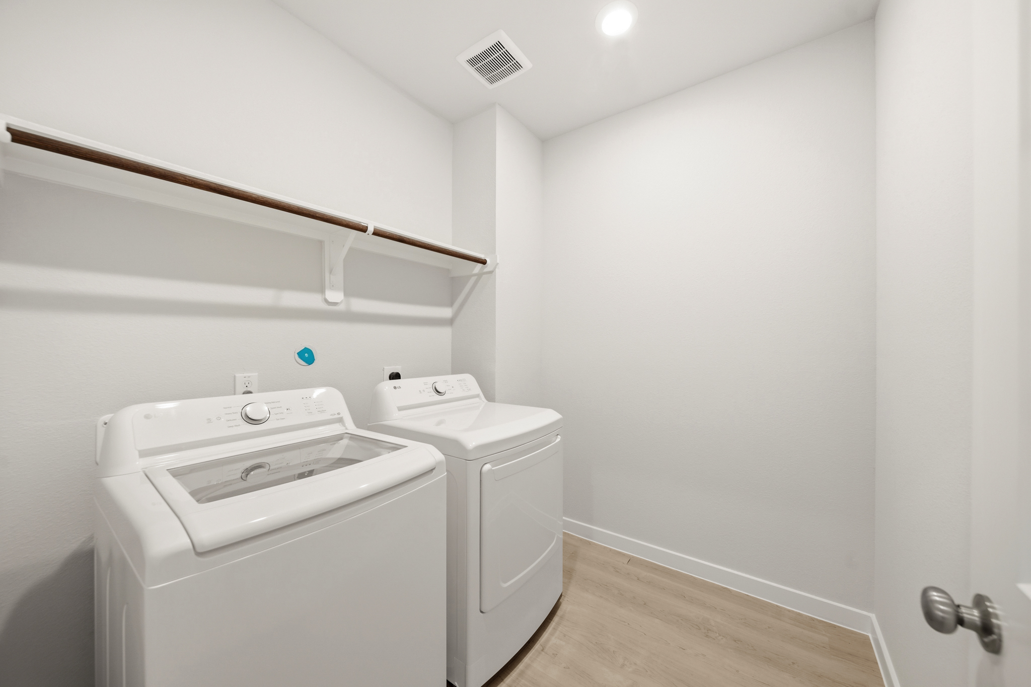 A washer and dryer in a room.