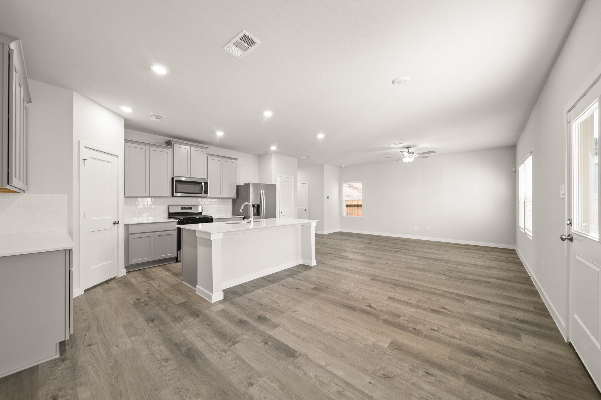 A kitchen with white cabinets.