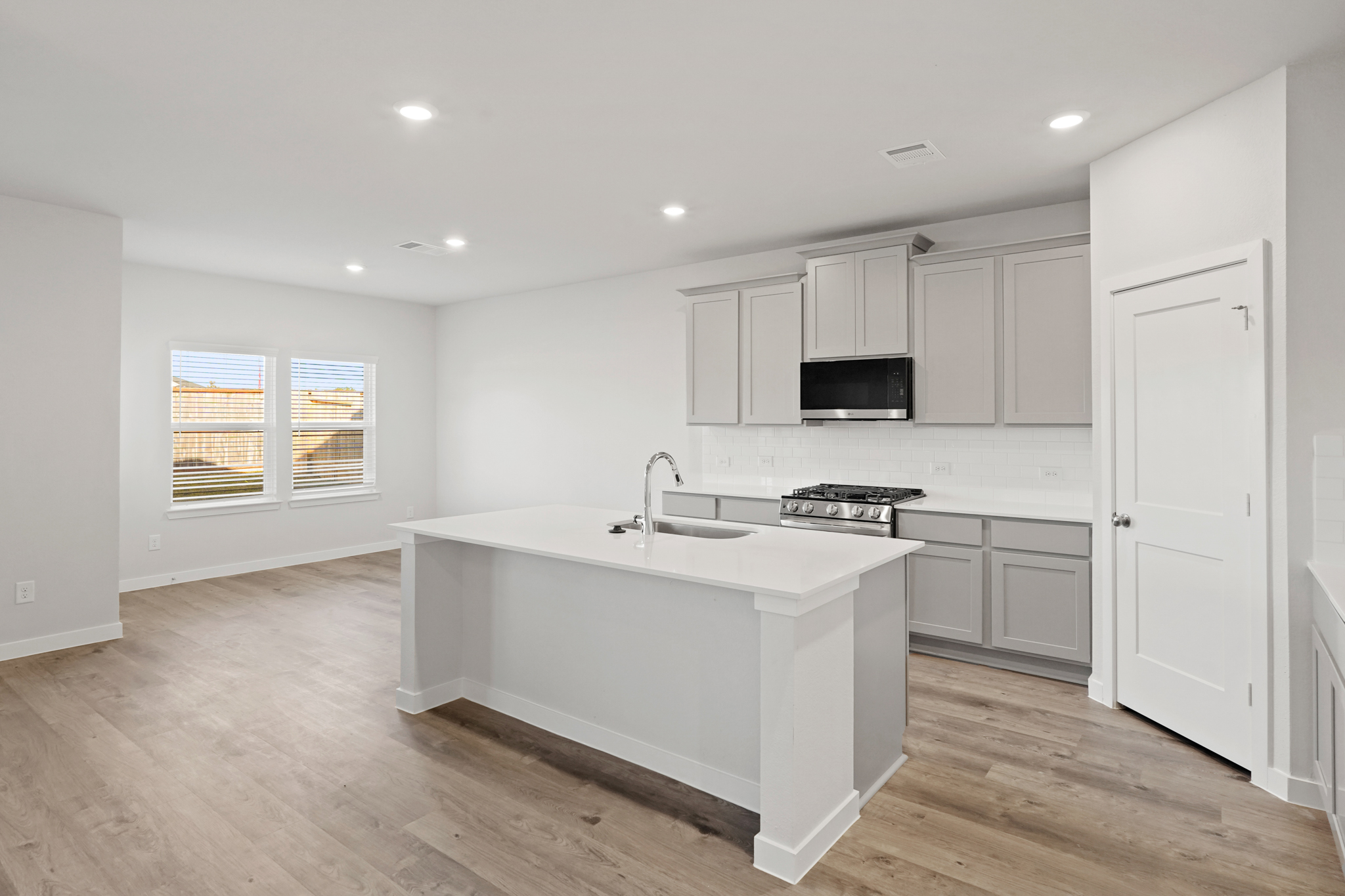 A kitchen with white cabinets.