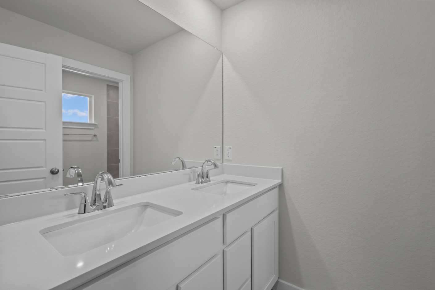 A bathroom with two sinks.